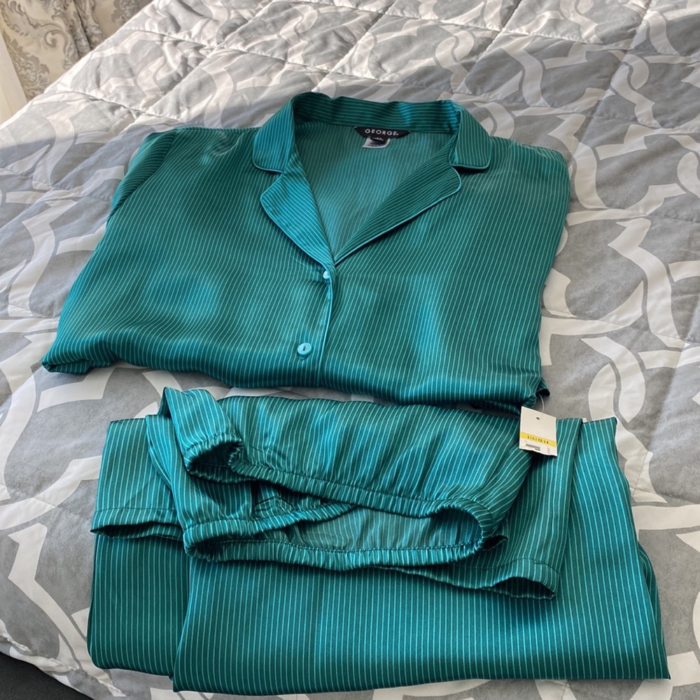 GEORGE PJ SET size L BNWT